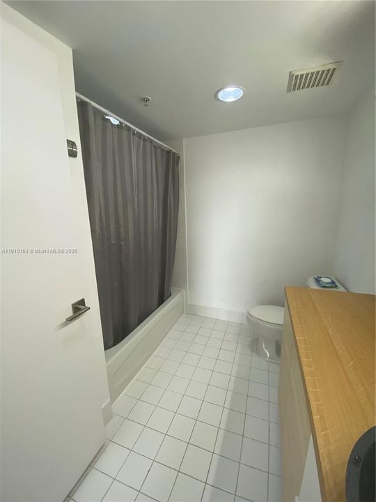 For Rent: $2,850 (2 beds, 2 baths, 940 Square Feet)