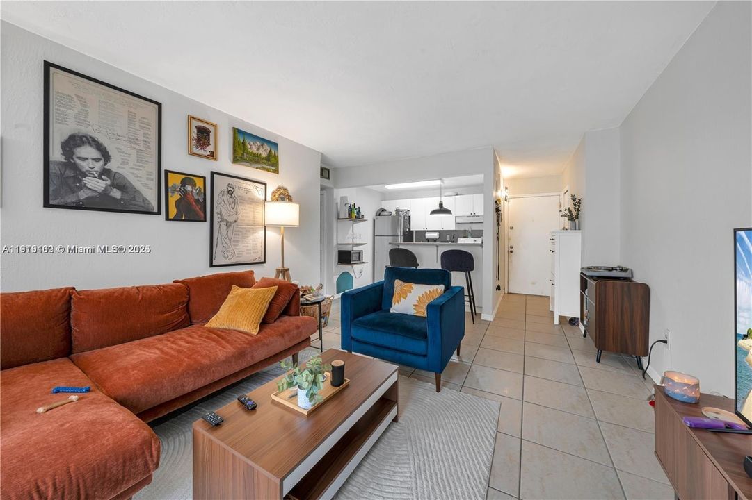 Active With Contract: $1,590 (1 beds, 1 baths, 550 Square Feet)