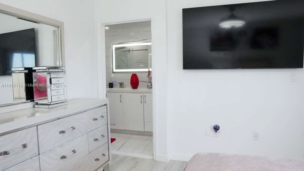 For Sale: $370,000 (3 beds, 3 baths, 1440 Square Feet)