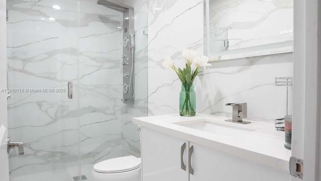 For Sale: $370,000 (3 beds, 3 baths, 1440 Square Feet)