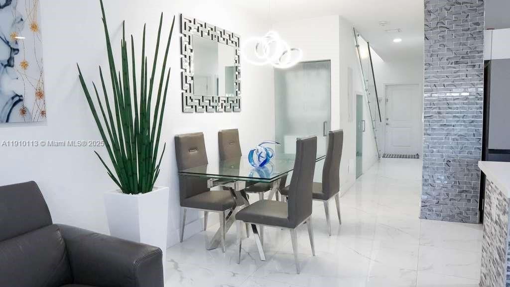 For Sale: $370,000 (3 beds, 3 baths, 1440 Square Feet)