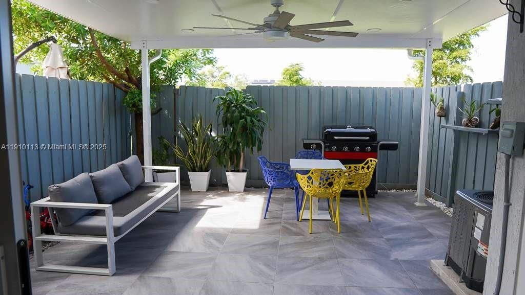 For Sale: $370,000 (3 beds, 3 baths, 1440 Square Feet)