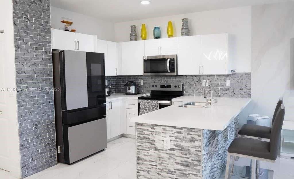 For Sale: $370,000 (3 beds, 3 baths, 1440 Square Feet)