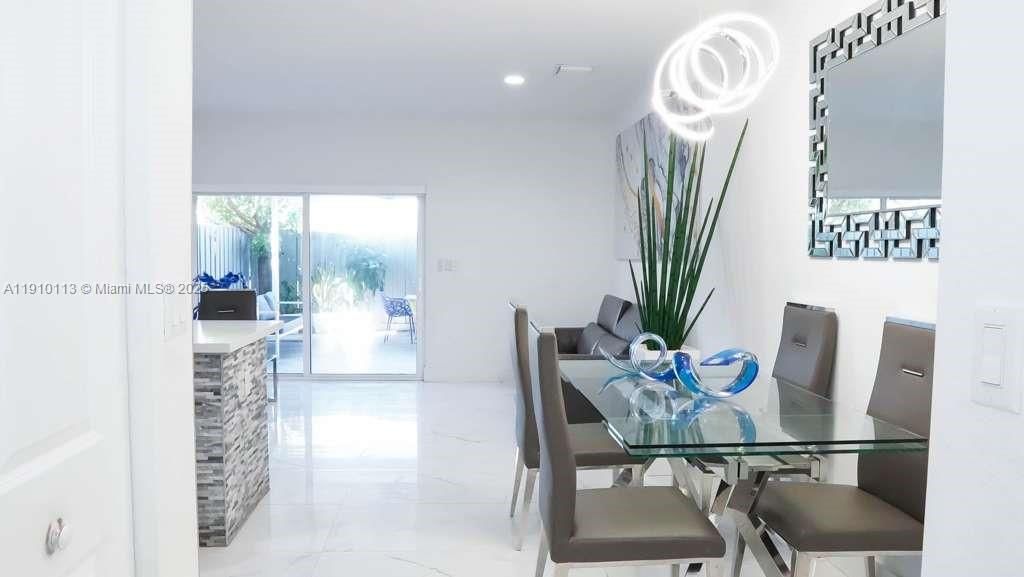 For Sale: $370,000 (3 beds, 3 baths, 1440 Square Feet)