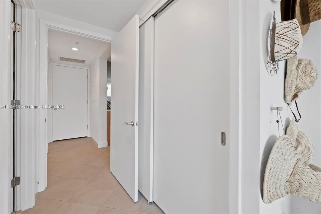 Recientemente alquilado: $4,500 (2 camas, 2 baños, 1298 Pies cuadrados)