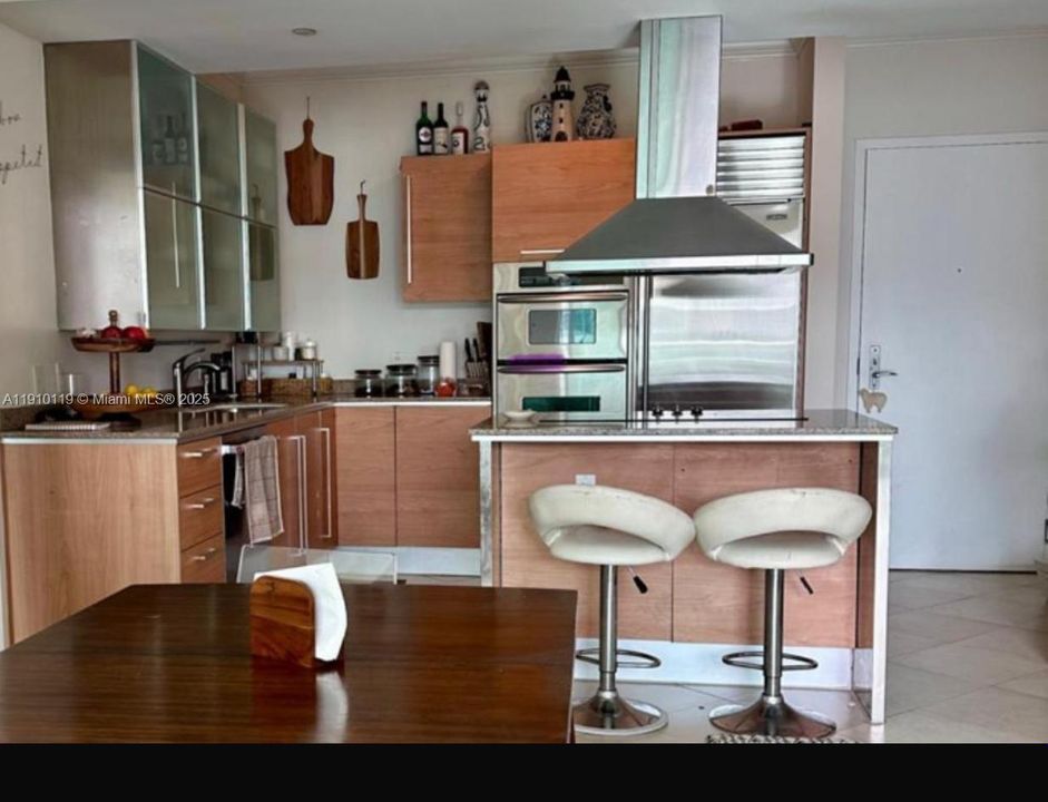 Recientemente alquilado: $4,500 (2 camas, 2 baños, 1298 Pies cuadrados)