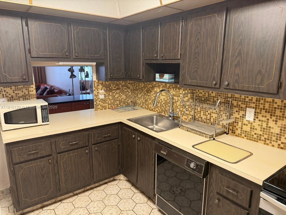 На продажу: $135,000 (1 спален, 1 ванн, 770 Квадратных фут)