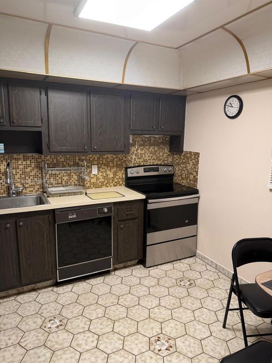 На продажу: $135,000 (1 спален, 1 ванн, 770 Квадратных фут)