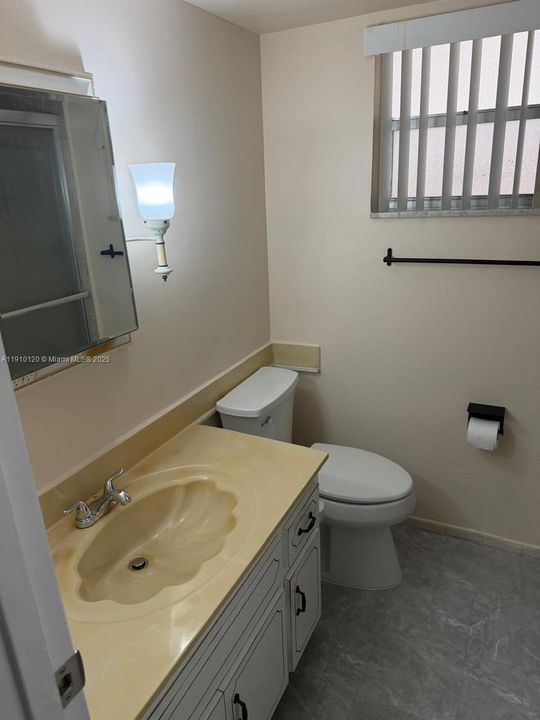 На продажу: $135,000 (1 спален, 1 ванн, 770 Квадратных фут)