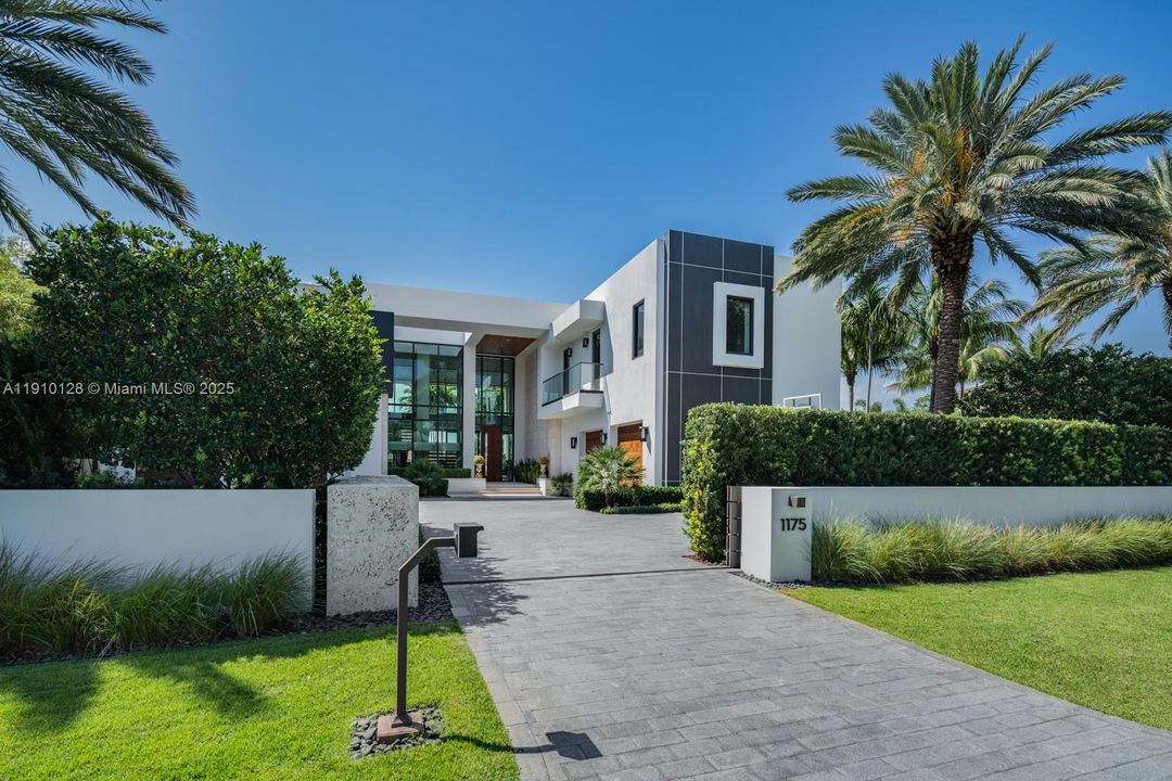 For Sale: $31,995,000 (5 beds, 6 baths, 8519 Square Feet)