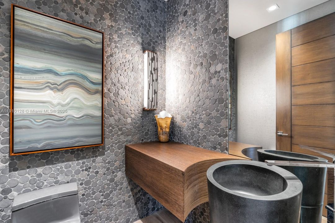 For Sale: $31,995,000 (5 beds, 6 baths, 8519 Square Feet)