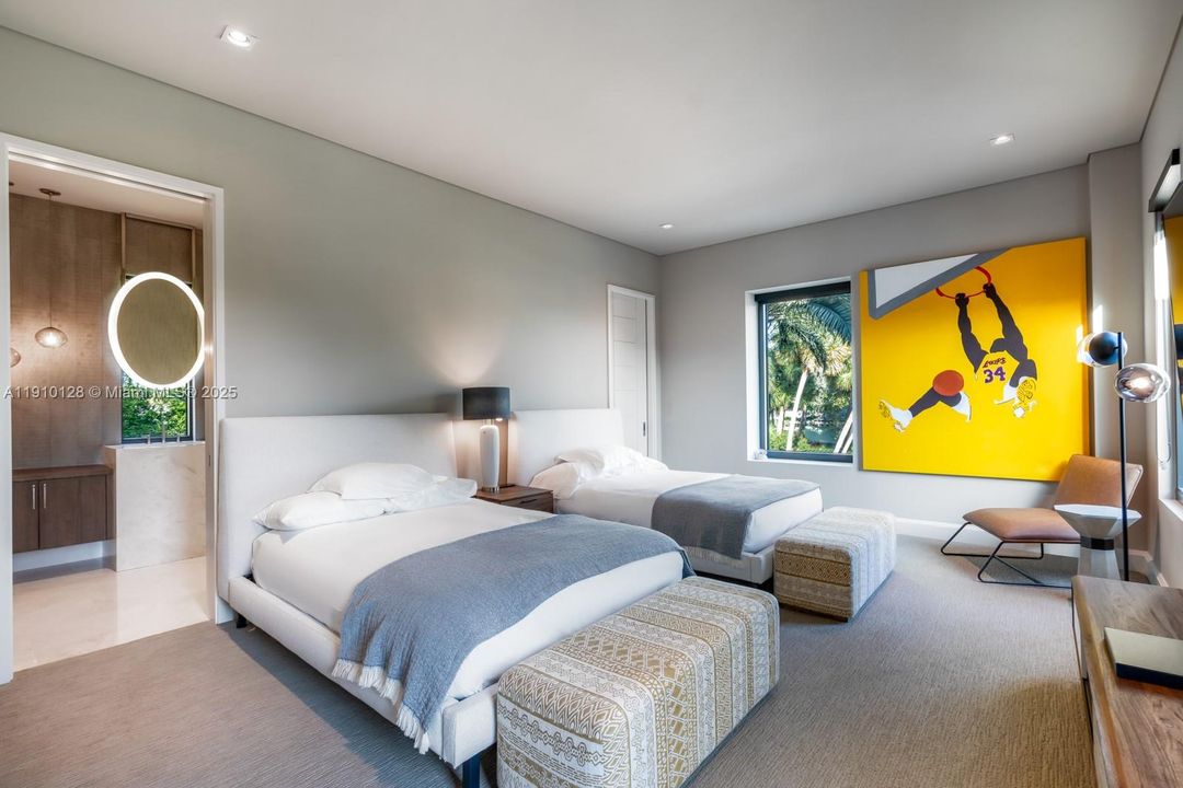 For Sale: $31,995,000 (5 beds, 6 baths, 8519 Square Feet)