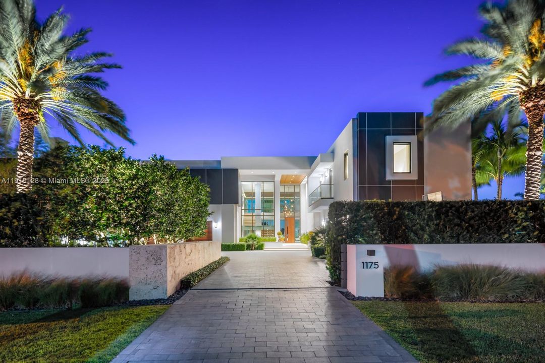 For Sale: $31,995,000 (5 beds, 6 baths, 8519 Square Feet)