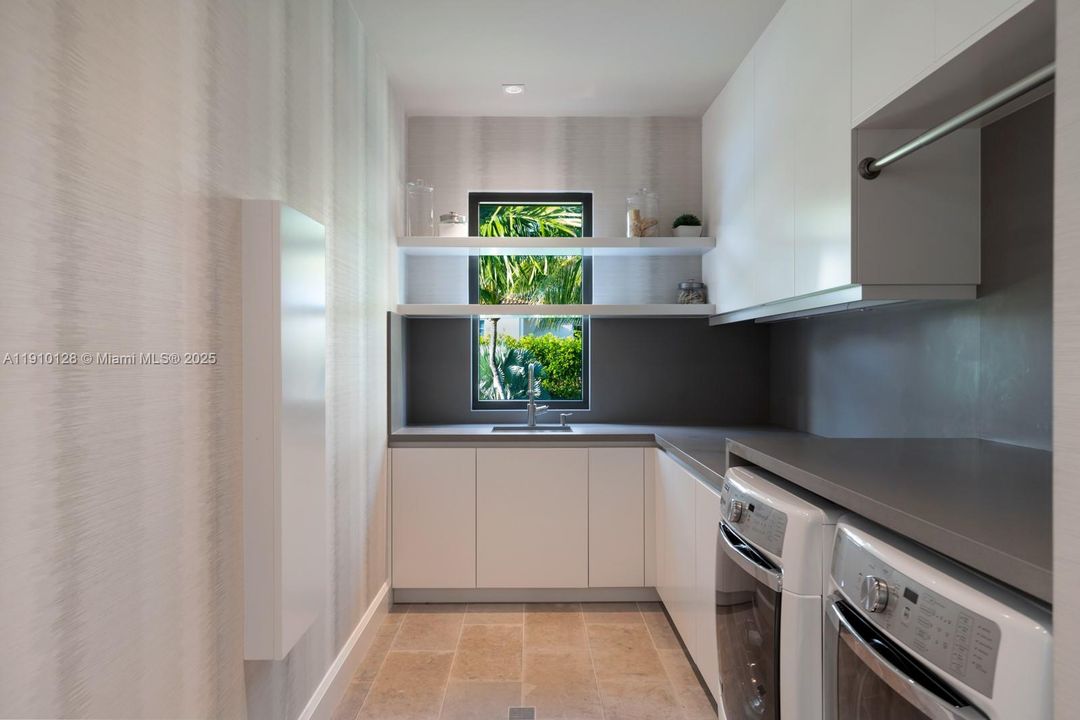 For Sale: $31,995,000 (5 beds, 6 baths, 8519 Square Feet)