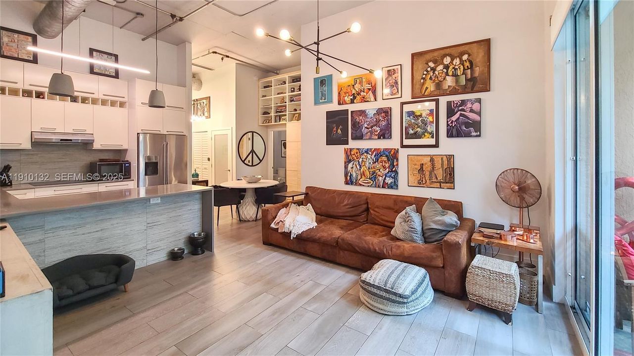 En Venta: $495,000 (2 camas, 2 baños, 1099 Pies cuadrados)