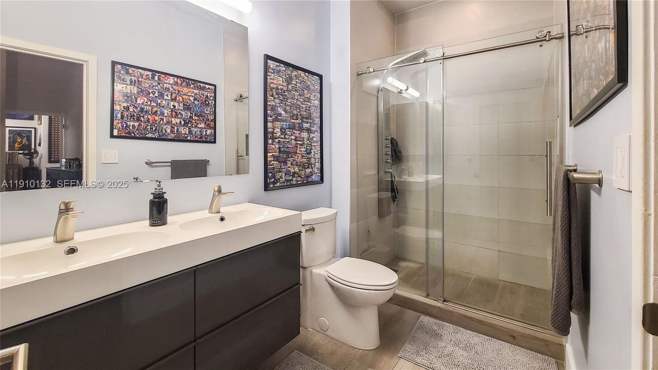 En Venta: $495,000 (2 camas, 2 baños, 1099 Pies cuadrados)