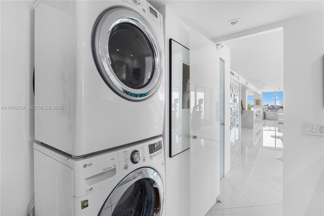 待售: $2,599,000 (2 贝兹, 2 浴室, 1559 平方英尺)