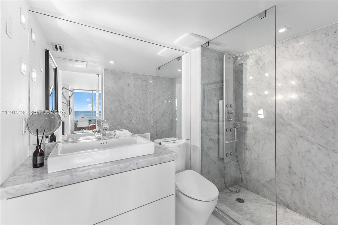 待售: $2,599,000 (2 贝兹, 2 浴室, 1559 平方英尺)