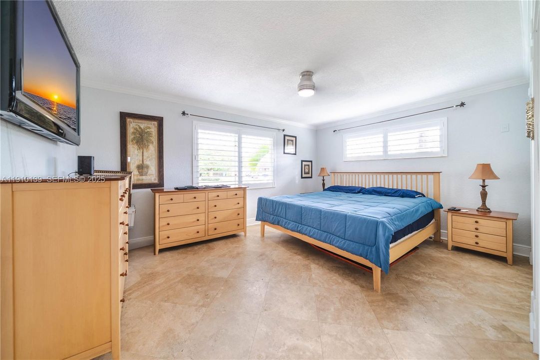 For Sale: $1,150,000 (3 beds, 2 baths, 1566 Square Feet)