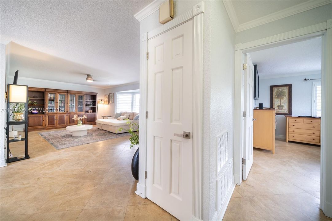 For Sale: $1,150,000 (3 beds, 2 baths, 1566 Square Feet)