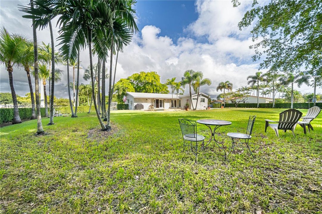 For Sale: $1,150,000 (3 beds, 2 baths, 1566 Square Feet)