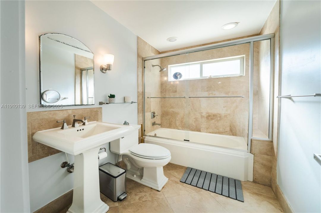 For Sale: $1,150,000 (3 beds, 2 baths, 1566 Square Feet)