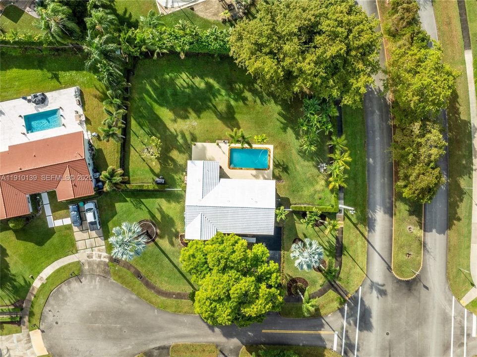 For Sale: $1,150,000 (3 beds, 2 baths, 1566 Square Feet)