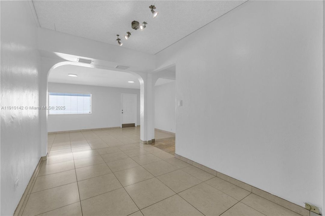 На продажу: $795,000 (4 спален, 3 ванн, 2080 Квадратных фут)