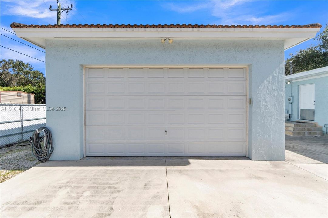 detached garage