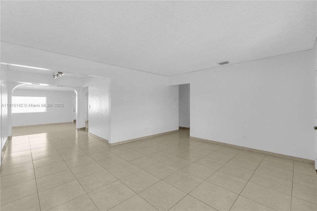 На продажу: $795,000 (4 спален, 3 ванн, 2080 Квадратных фут)