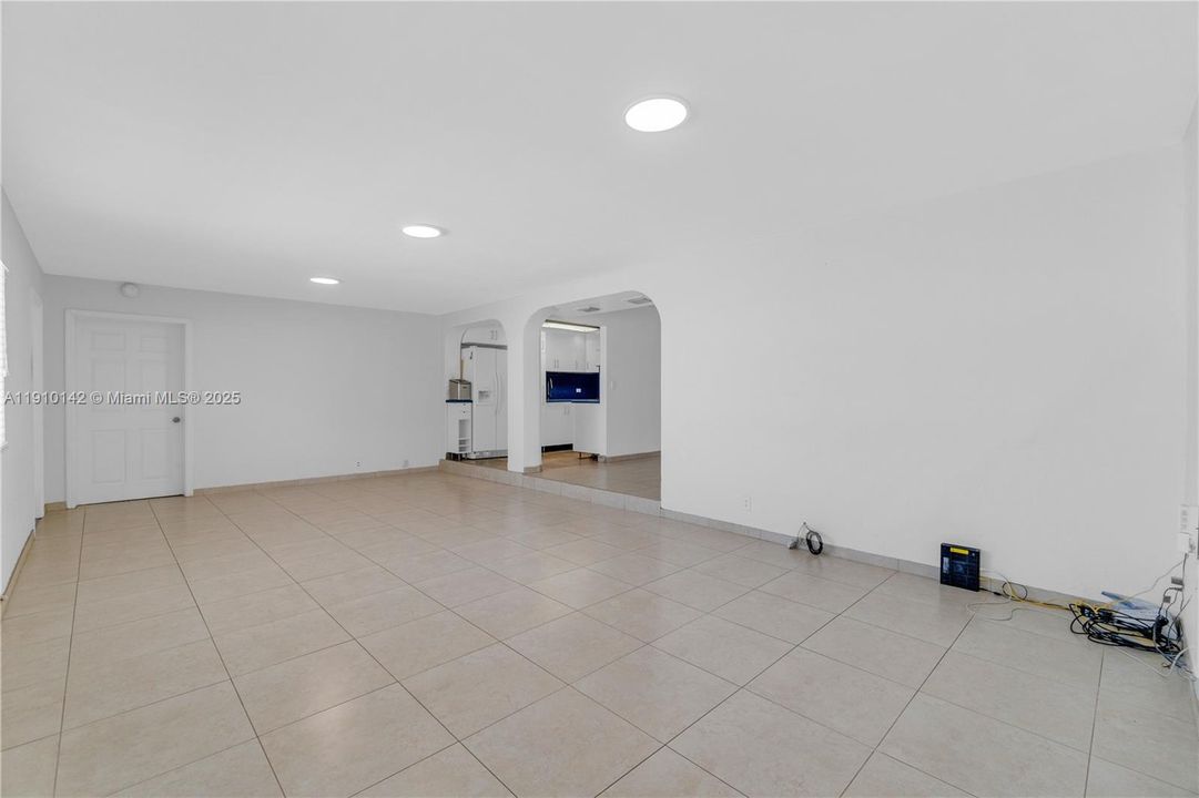 На продажу: $795,000 (4 спален, 3 ванн, 2080 Квадратных фут)