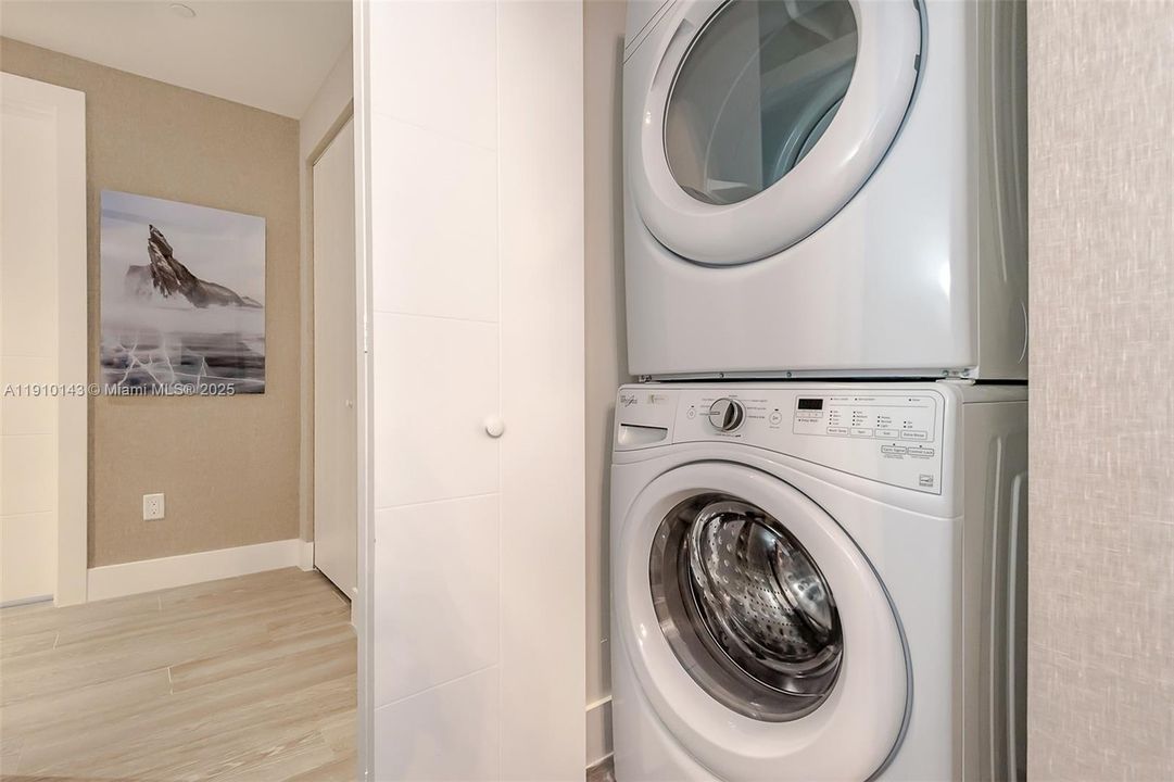 Active With Contract: $669,000 (2 beds, 2 baths, 1136 Square Feet)