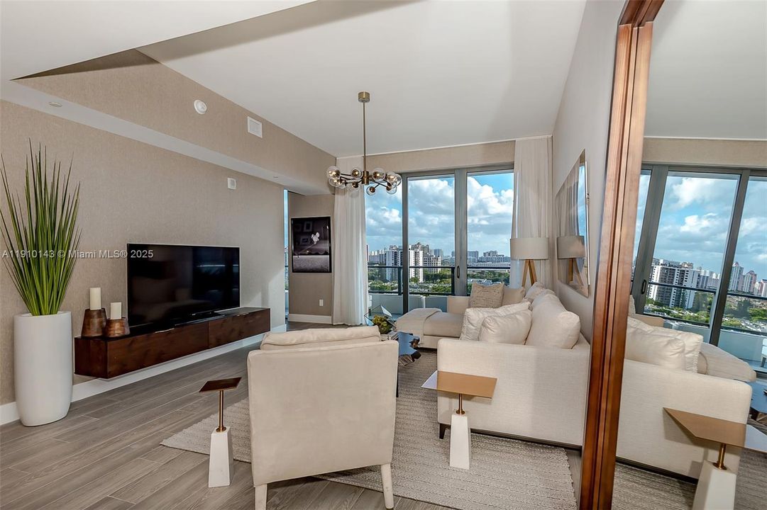 Active With Contract: $669,000 (2 beds, 2 baths, 1136 Square Feet)