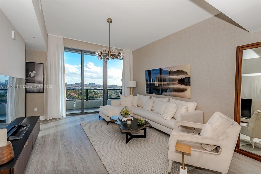 Active With Contract: $669,000 (2 beds, 2 baths, 1136 Square Feet)