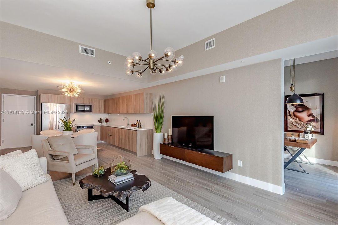 Active With Contract: $669,000 (2 beds, 2 baths, 1136 Square Feet)