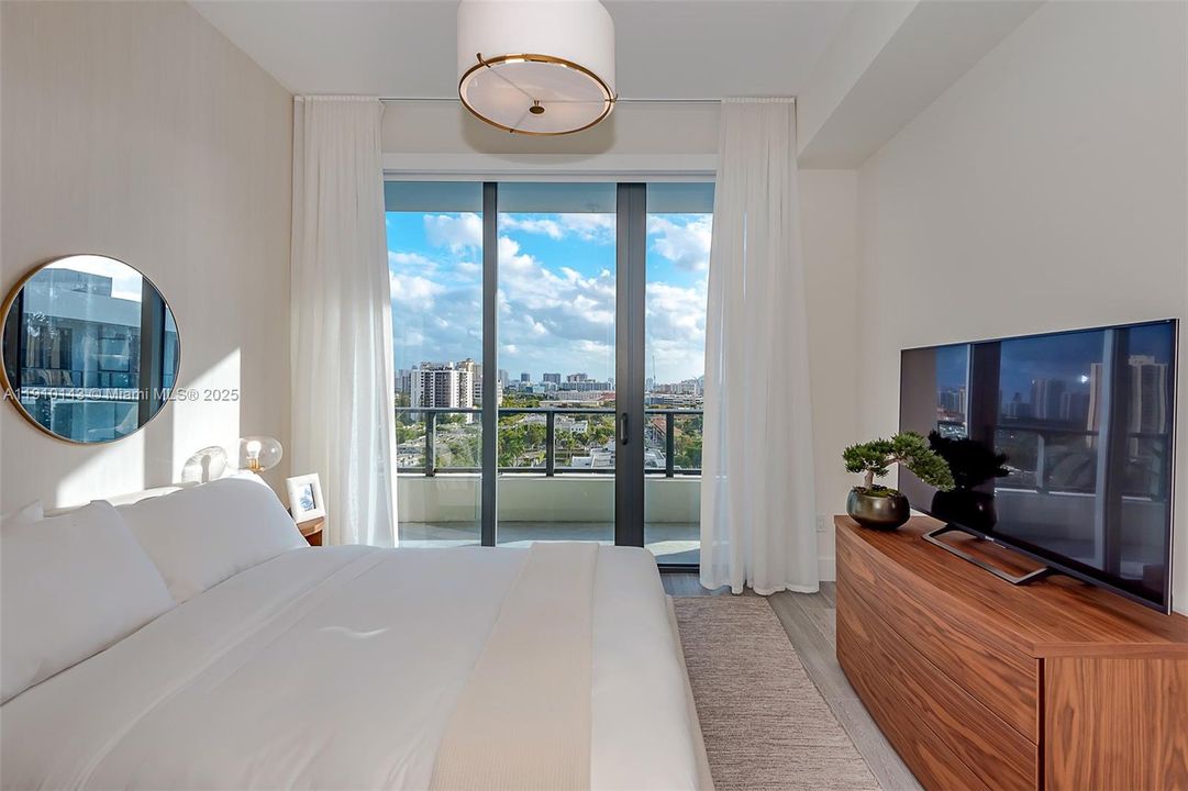 Active With Contract: $669,000 (2 beds, 2 baths, 1136 Square Feet)