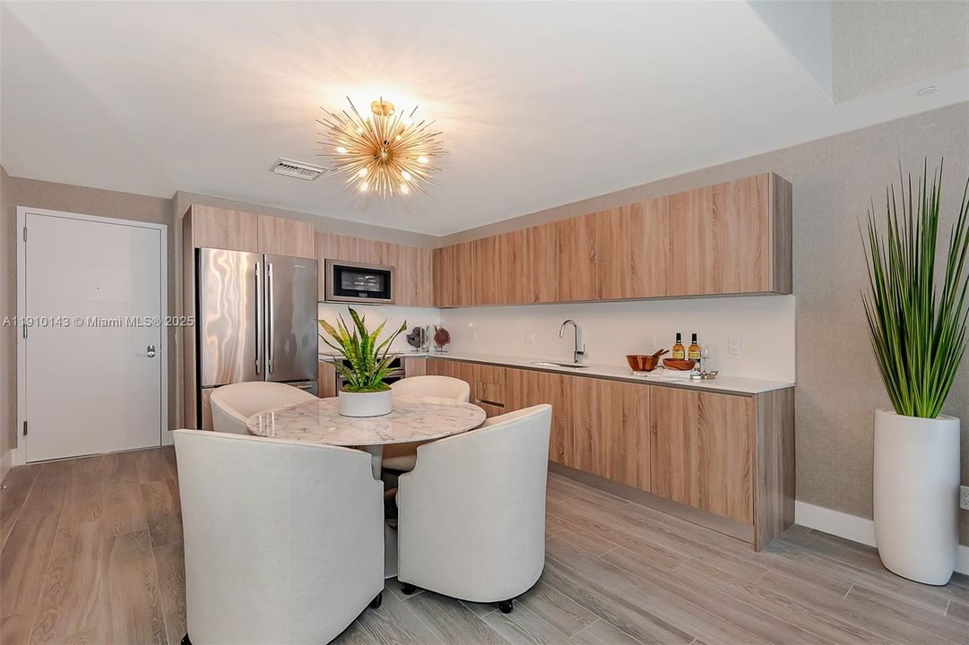 Active With Contract: $669,000 (2 beds, 2 baths, 1136 Square Feet)