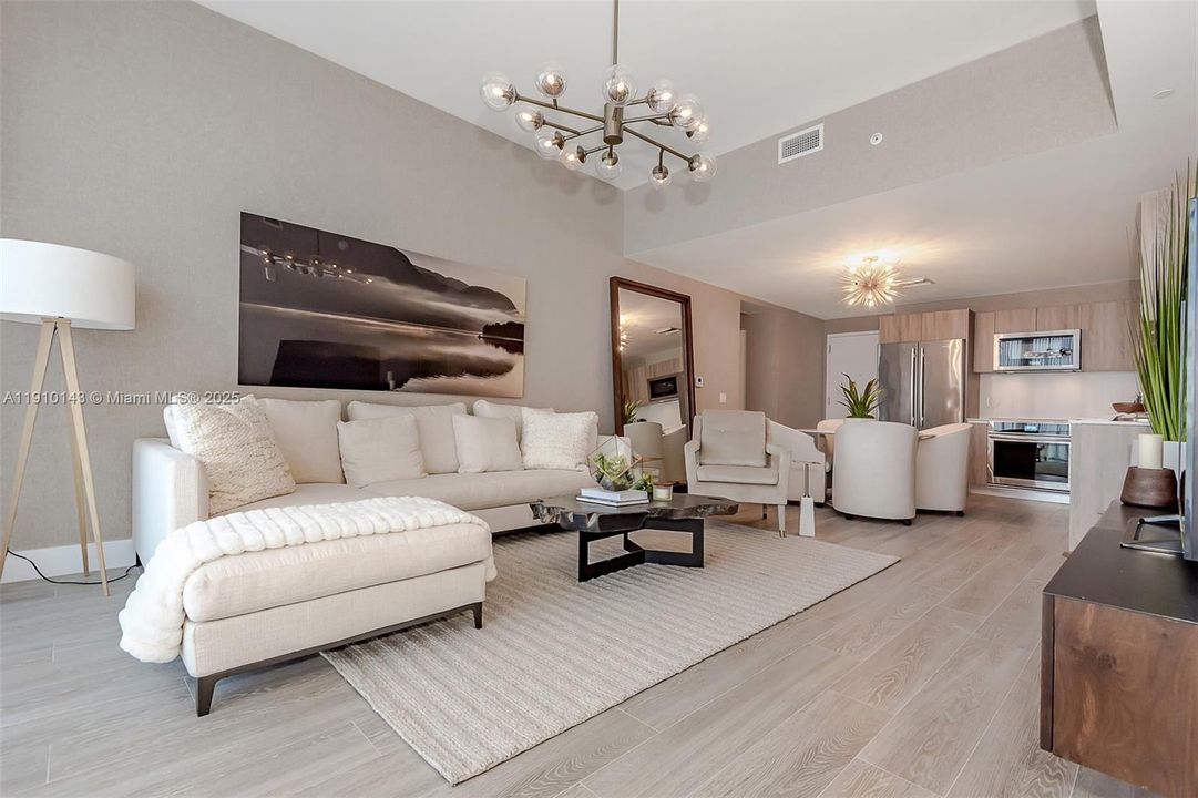 Active With Contract: $669,000 (2 beds, 2 baths, 1136 Square Feet)