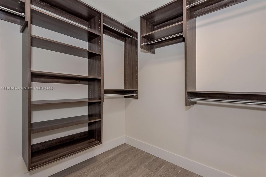 Active With Contract: $669,000 (2 beds, 2 baths, 1136 Square Feet)