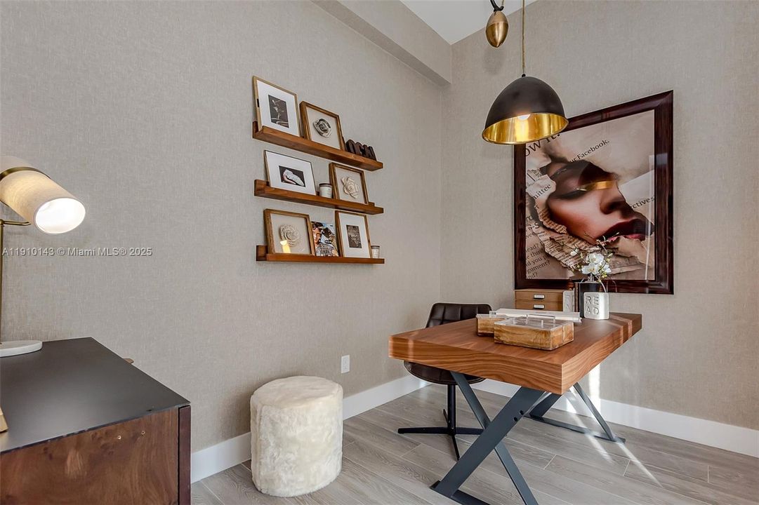 Active With Contract: $669,000 (2 beds, 2 baths, 1136 Square Feet)