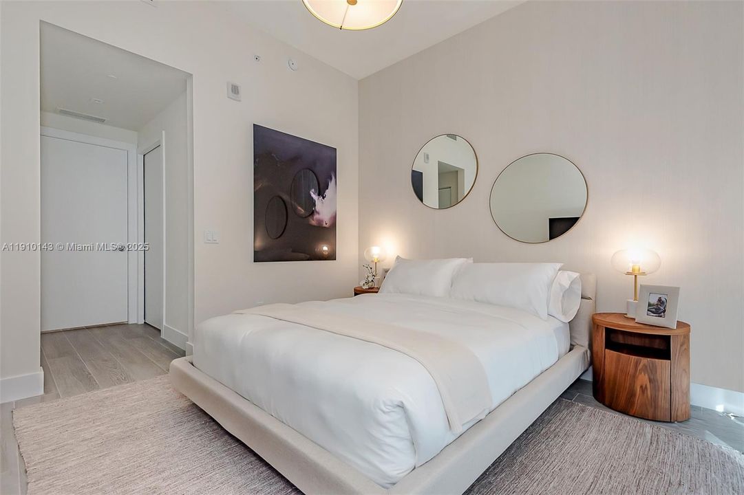 Active With Contract: $669,000 (2 beds, 2 baths, 1136 Square Feet)