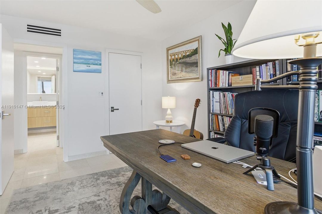 For Sale: $979,000 (2 beds, 2 baths, 1645 Square Feet)