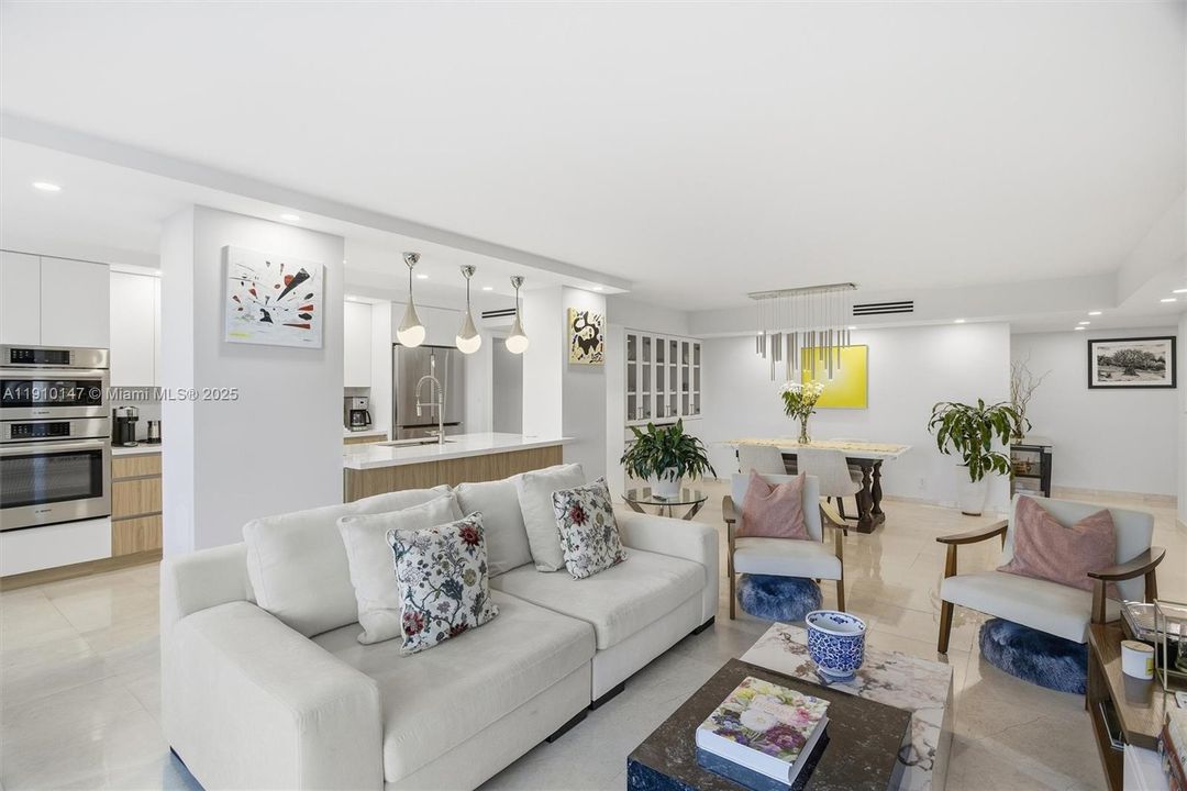 For Sale: $979,000 (2 beds, 2 baths, 1645 Square Feet)