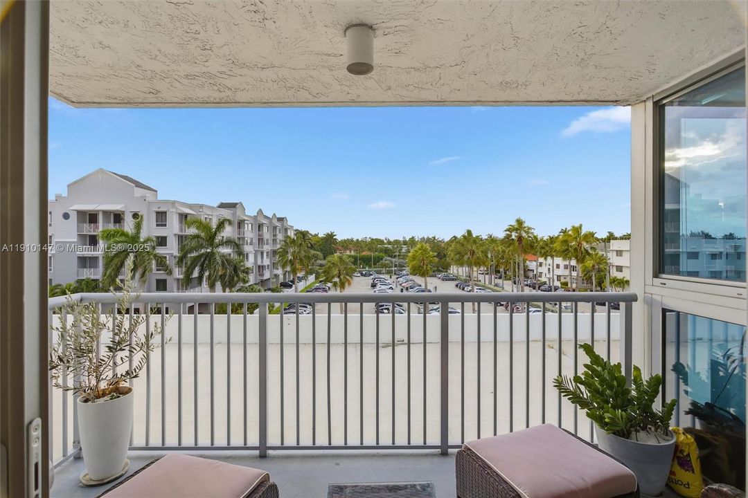 For Sale: $979,000 (2 beds, 2 baths, 1645 Square Feet)