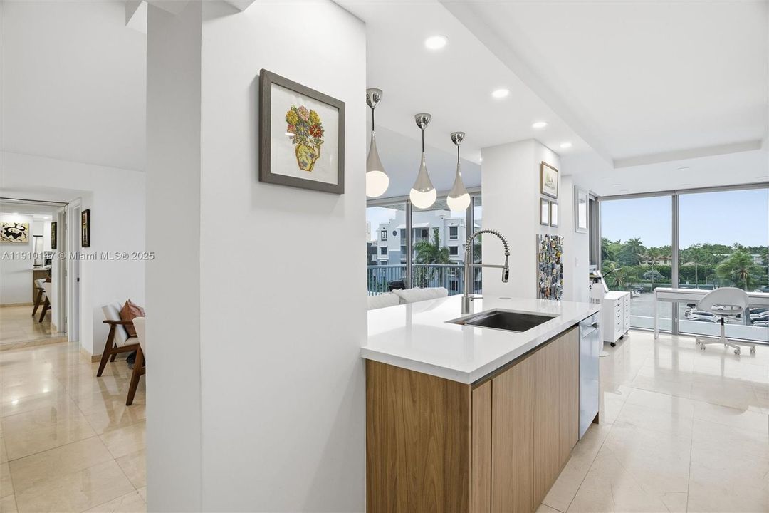 For Sale: $979,000 (2 beds, 2 baths, 1645 Square Feet)