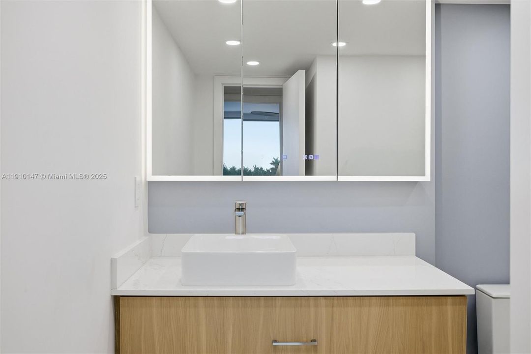 For Sale: $979,000 (2 beds, 2 baths, 1645 Square Feet)