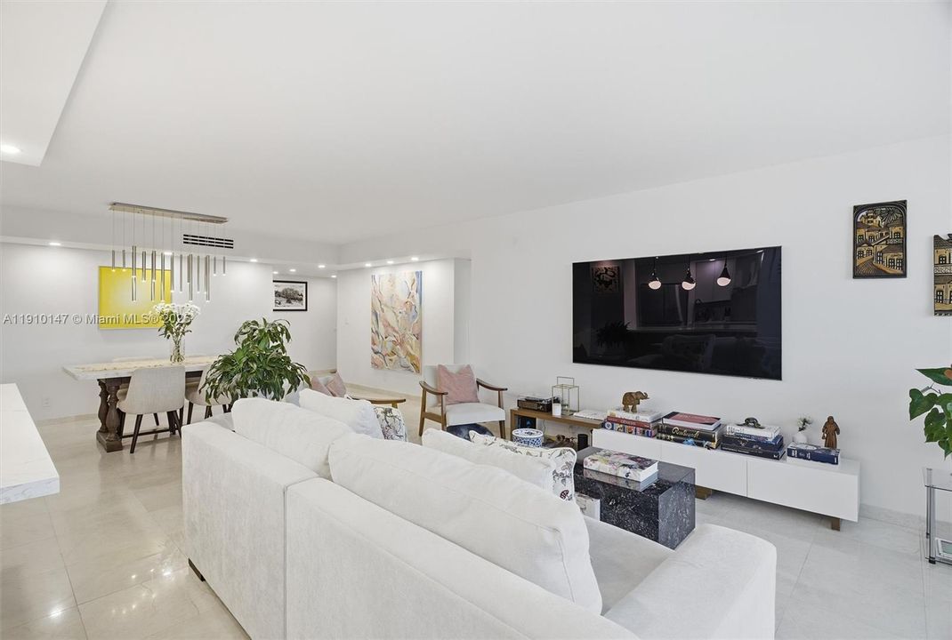 For Sale: $979,000 (2 beds, 2 baths, 1645 Square Feet)