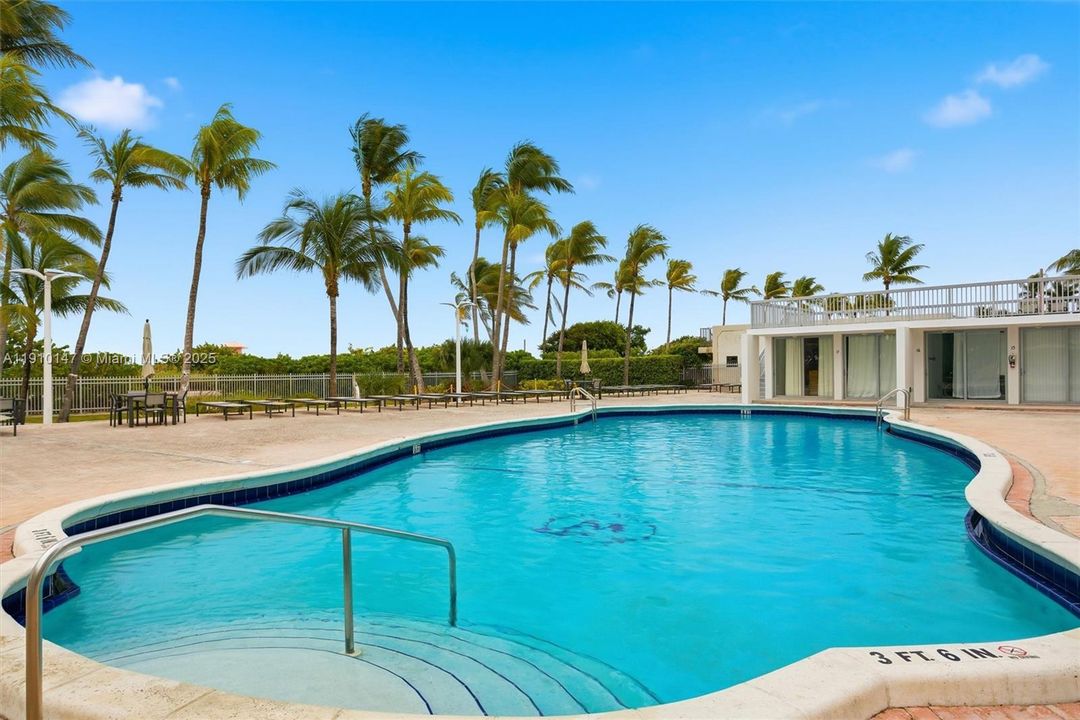 For Sale: $979,000 (2 beds, 2 baths, 1645 Square Feet)