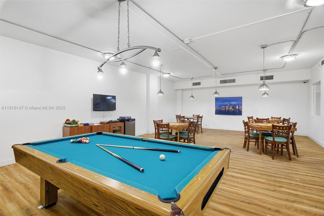 For Sale: $979,000 (2 beds, 2 baths, 1645 Square Feet)