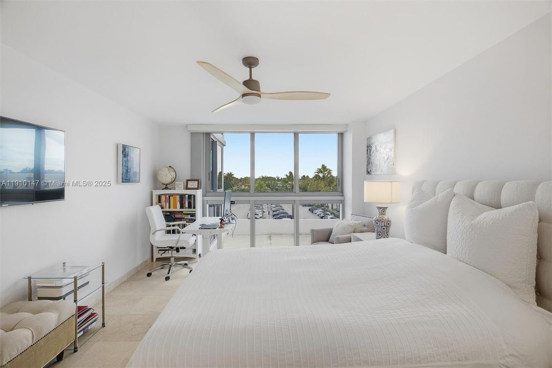 For Sale: $979,000 (2 beds, 2 baths, 1645 Square Feet)